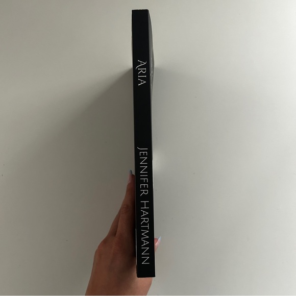 OOP: Aria by Jennifer Hartmann - Picture 3 of 15